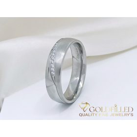 Ring aus Edelstahl mit Stein